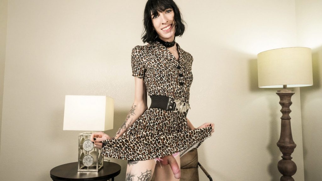 25573 1x femoutxxx – Gabby Graveyard – Up Gabby’s Skirt