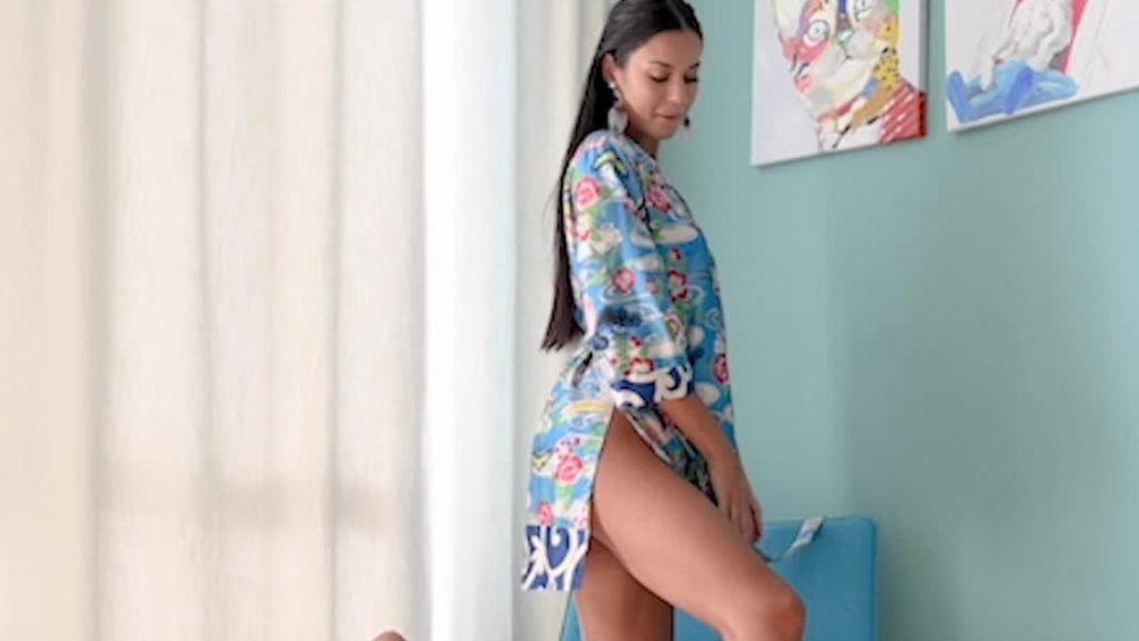 53252 1x cosmid – Victoria Muir – Victoria Muir Strips On The Blue Chair