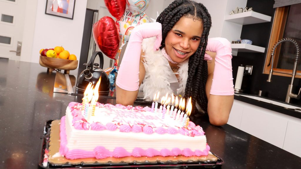 62346 1x tgirlsxxx – Cloudy Vi – Happy Birthday Cloudy Vi