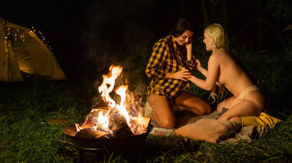 FrolicMe – Alice Cox – CAMPFIRE – Audio 1 252 STORY FEATURE FrolicMe – Alice Cox – CAMPFIRE – Audio