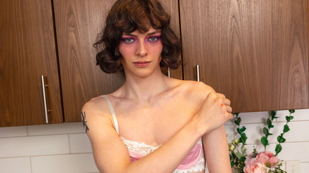 14191 1x Transgasm – Zoie White – Zoie Heats Up The Kitchen!