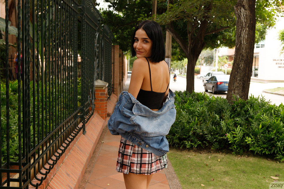 Free Zishy Queti Revello - Queti Revello The Shiny Valetine Video Watch on FatPass single 001 1057572247161024 Zishy – Queti Revello – The Shiny Valetine