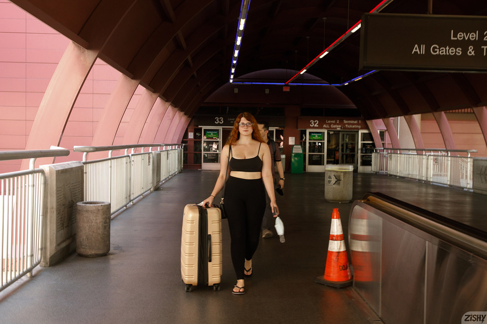 single 019 1222123598130220 Zishy – Bess Burton – A Covid Romance