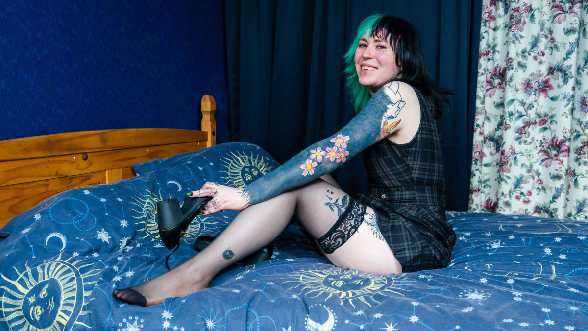 30590 FemoutXXX – BadLilBat – Just a Little Batty