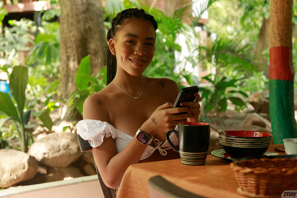 single 006 1542399436133736 Zishy – Faith Valles – Gotta Have Moar Faith