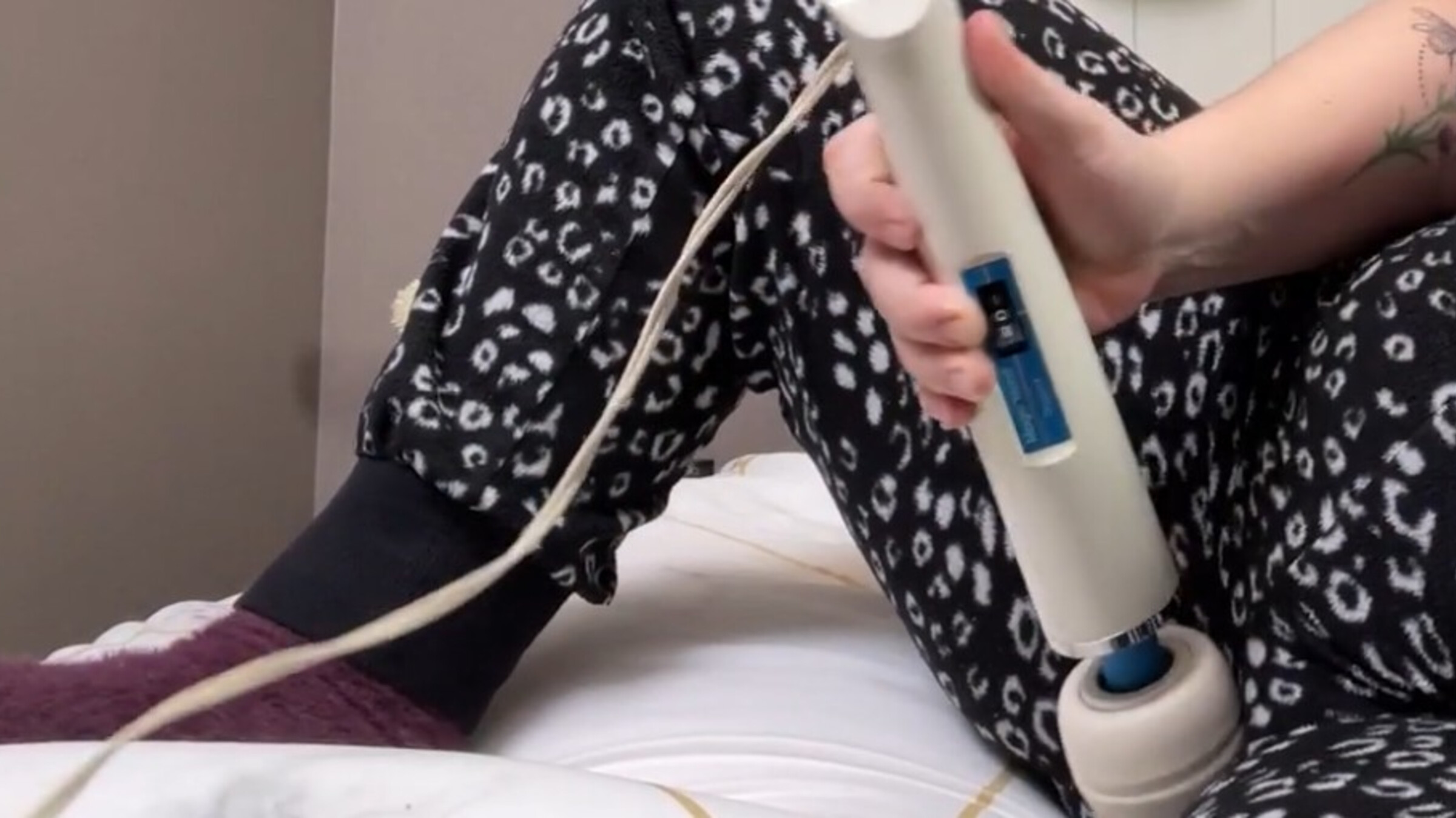 2391 NikkisFetishes – Nikki Sequoia – Over the PJs Hitachi Orgasm