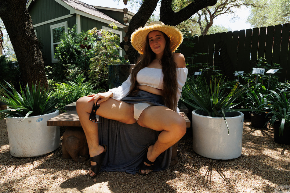 single 030 0937408700112014 Zishy – Josie Beall – Shrubs R Us